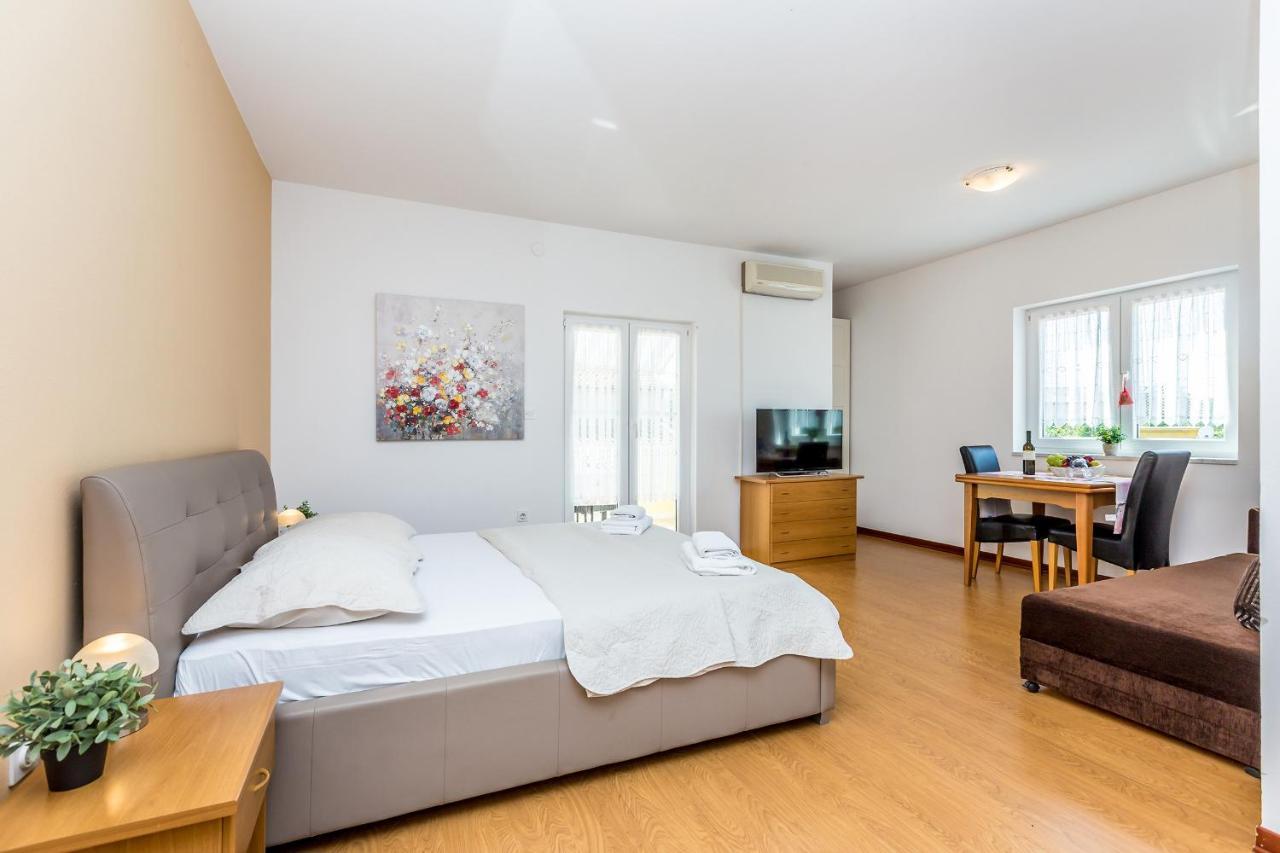 מאלינסקה Guest House Antonella מראה חיצוני תמונה